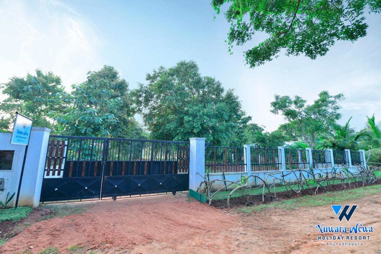 אנוראדפורה Nuwara Wewa Holiday Resort מראה חיצוני תמונה