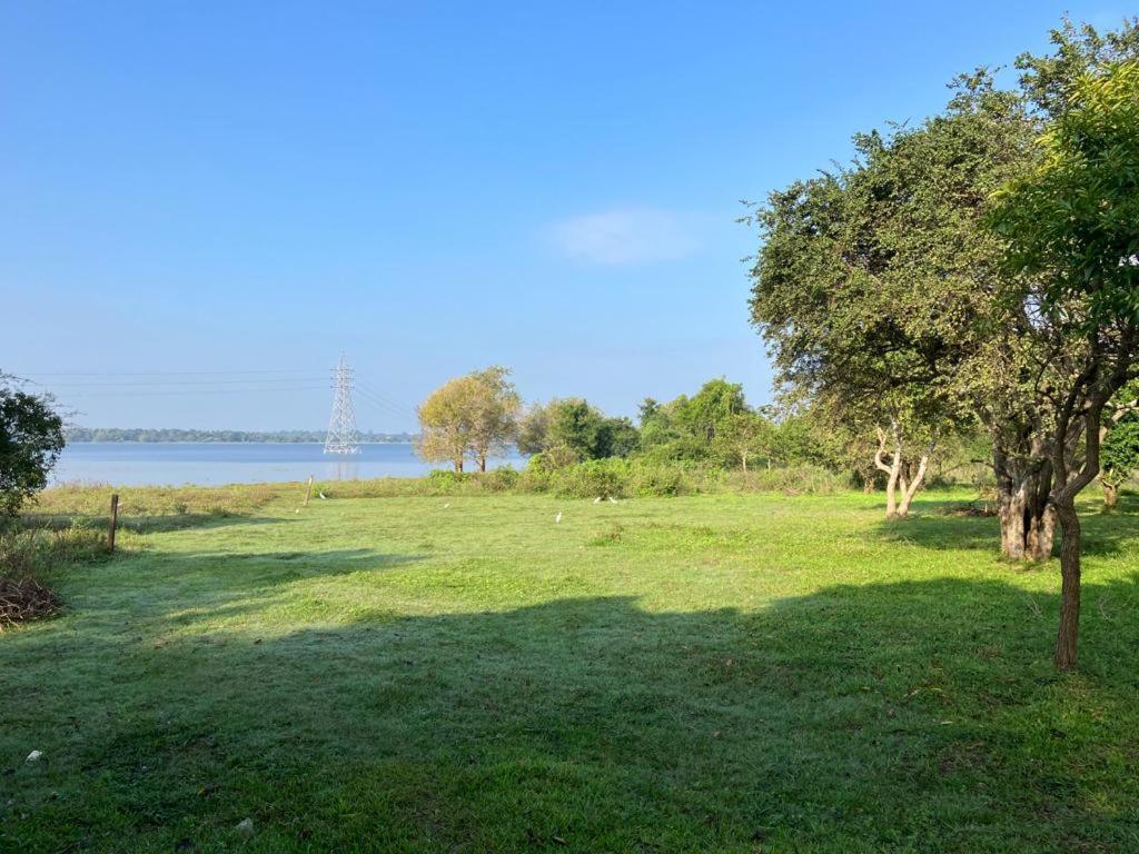 אנוראדפורה Nuwara Wewa Holiday Resort מראה חיצוני תמונה